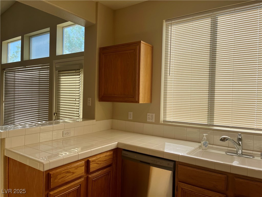 1528 Remembrance Hill Street