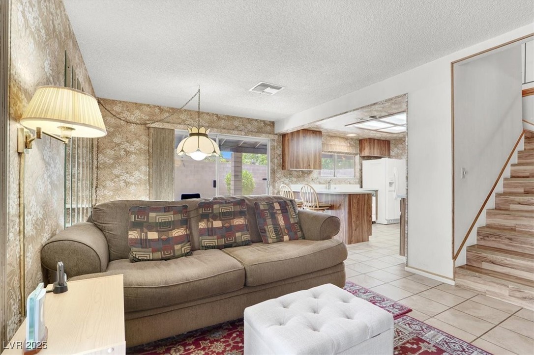 6817 Neepawa Circle