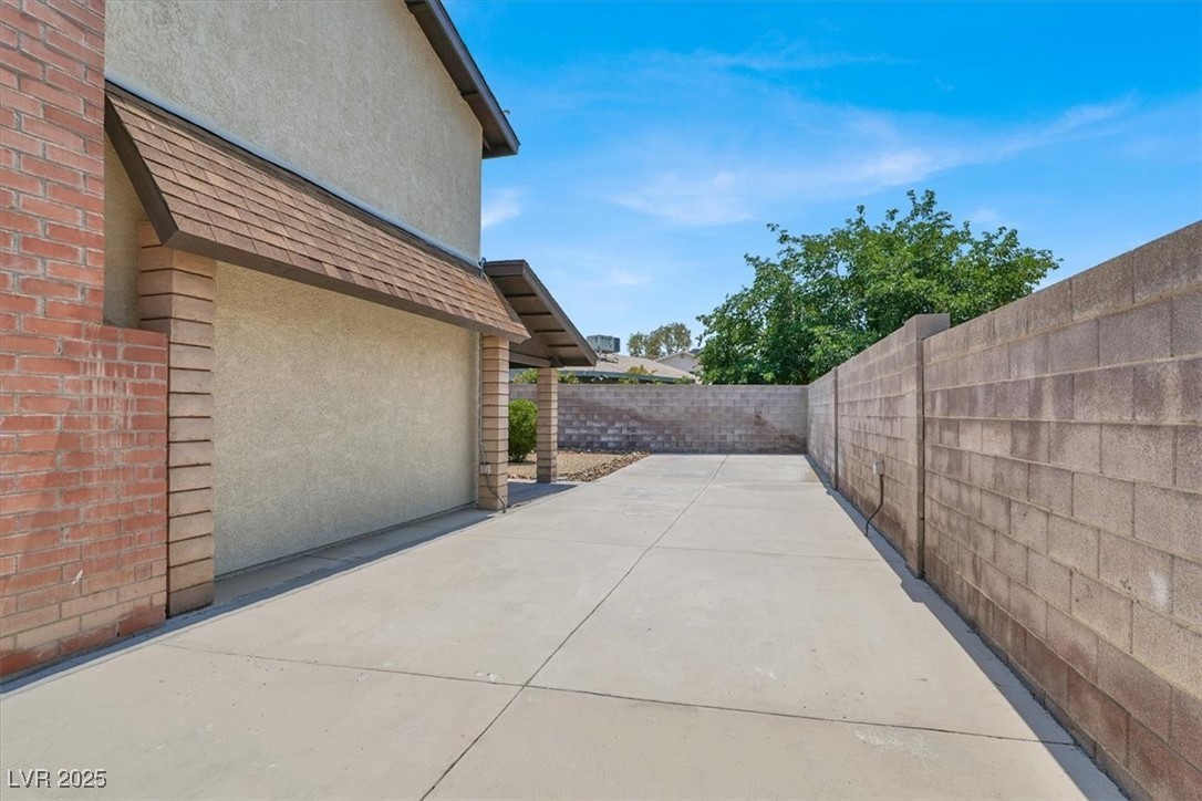 6817 Neepawa Circle