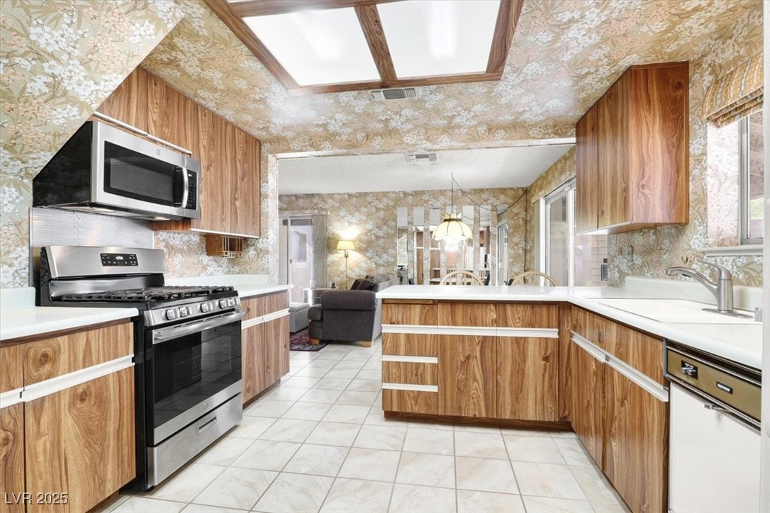 6817 Neepawa Circle