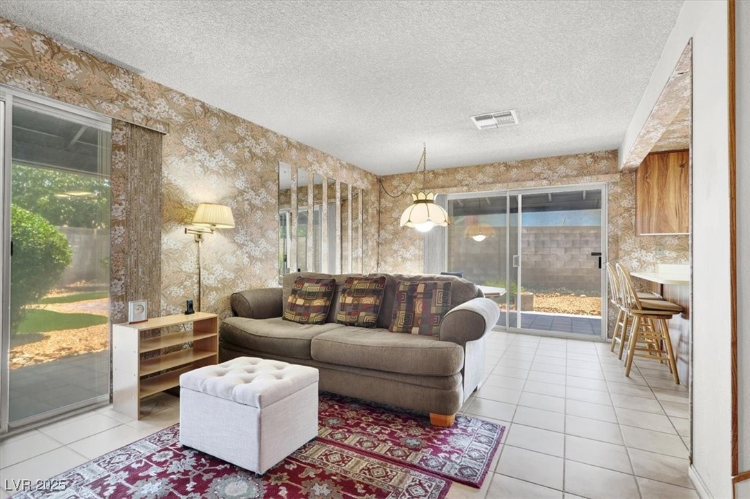 6817 Neepawa Circle