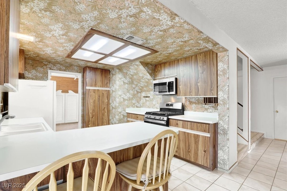 6817 Neepawa Circle