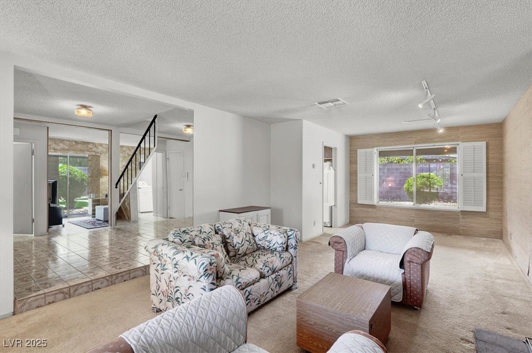 6817 Neepawa Circle