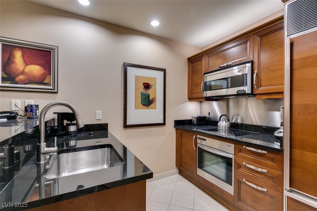 135 East HARMON Avenue 2821