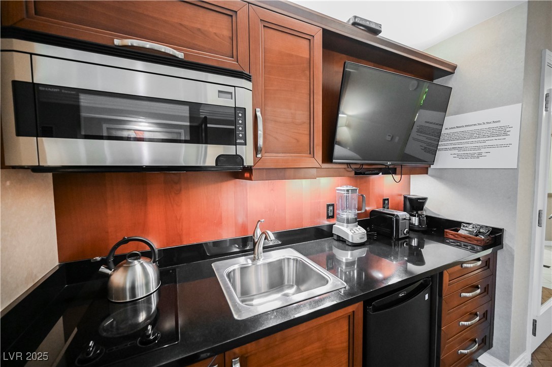 135 East Harmon Avenue 407