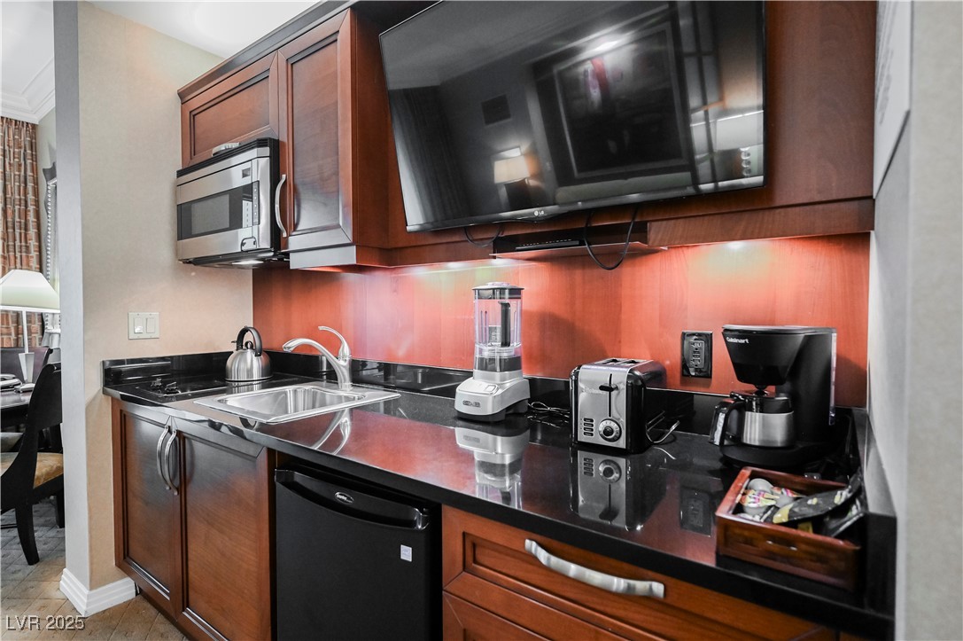 135 East Harmon Avenue 407