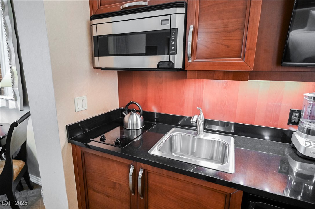 135 East Harmon Avenue 407