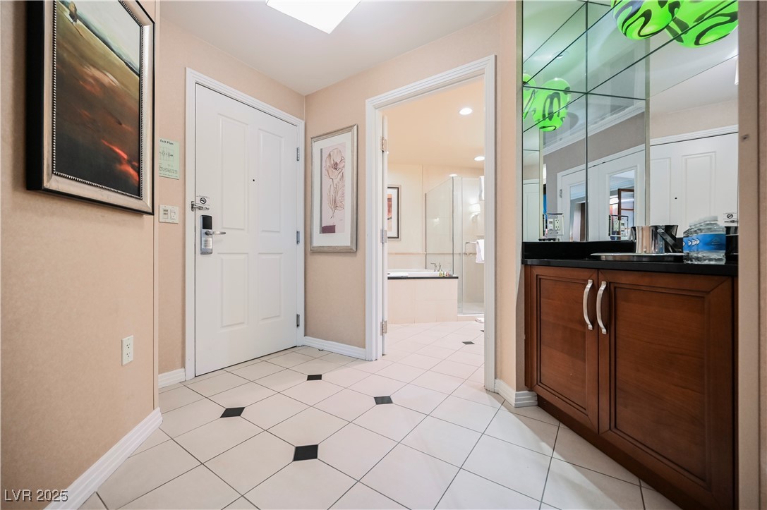 135 East Harmon Avenue 407