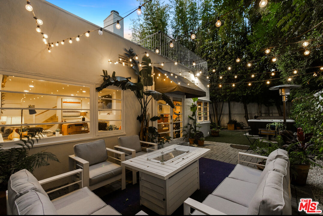 8467 Willoughby Ave