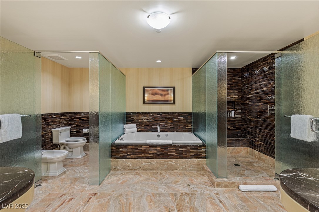 2000 FASHION SHOW Drive 6109