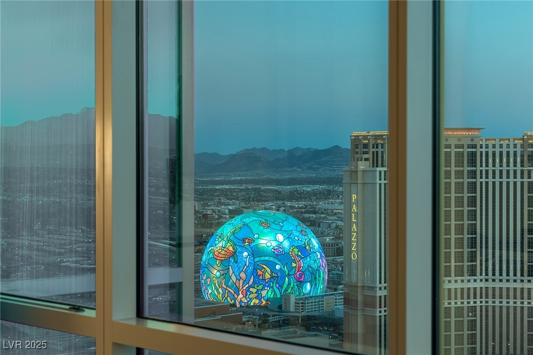 2000 FASHION SHOW Drive 6109