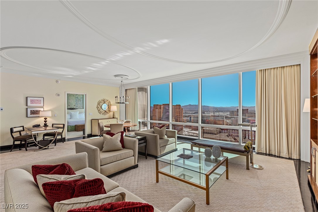 2000 FASHION SHOW Drive 6109