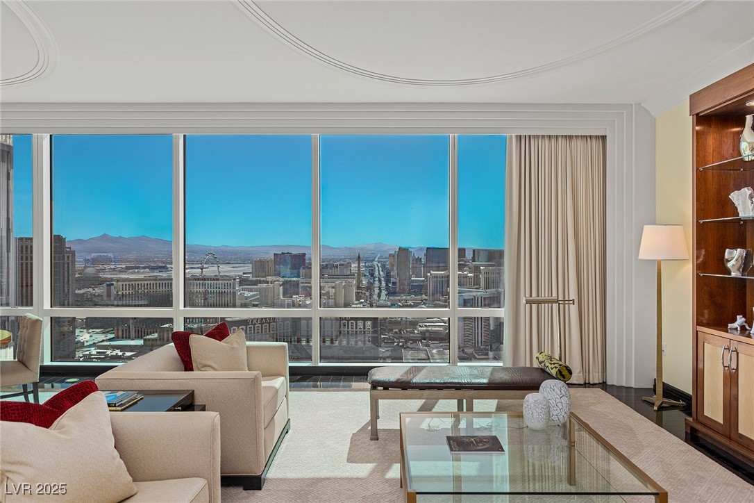 2000 FASHION SHOW Drive 6109