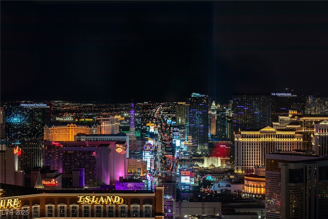 2000 FASHION SHOW Drive 6109