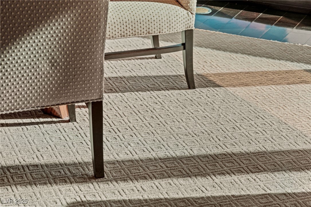 2000 FASHION SHOW Drive 6109