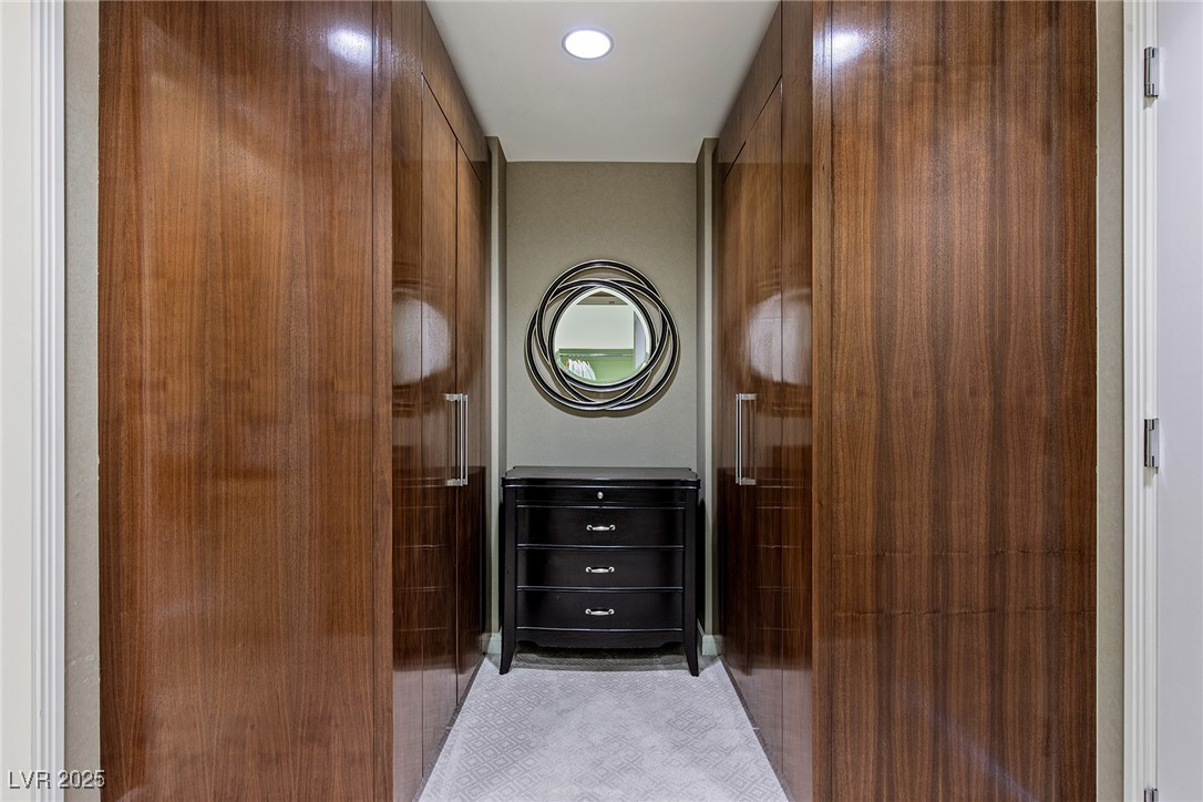 2000 FASHION SHOW Drive 6109