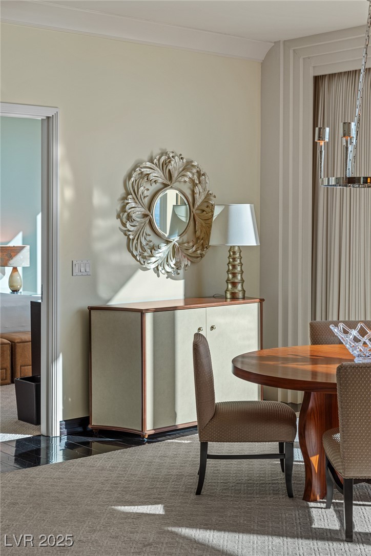 2000 FASHION SHOW Drive 6109