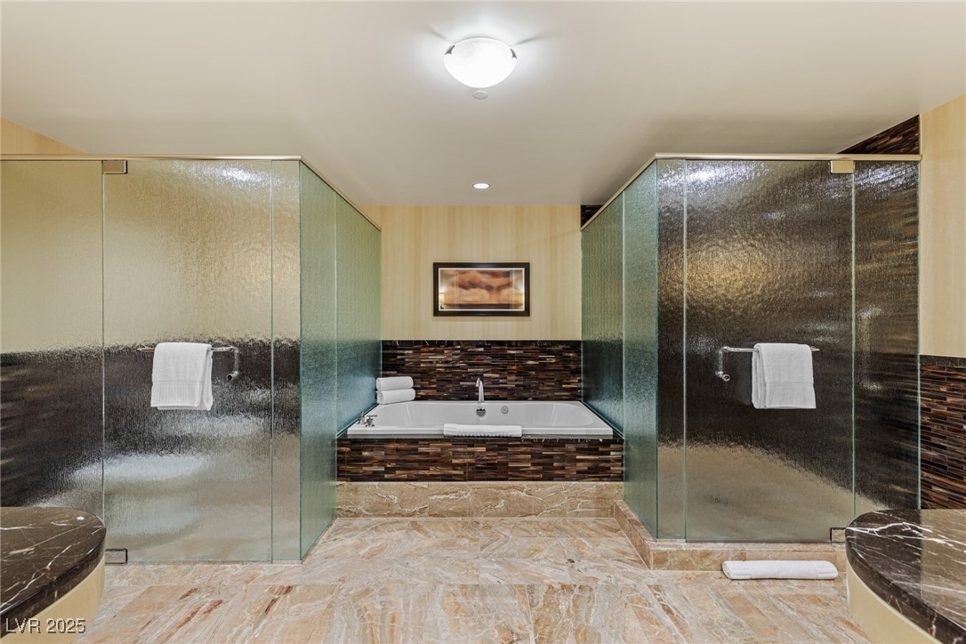 2000 FASHION SHOW Drive 6109