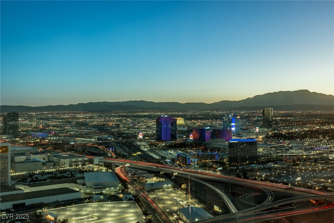 2000 FASHION SHOW Drive 6109