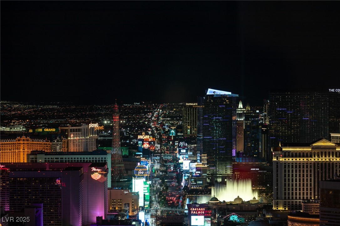 2000 FASHION SHOW Drive 6109