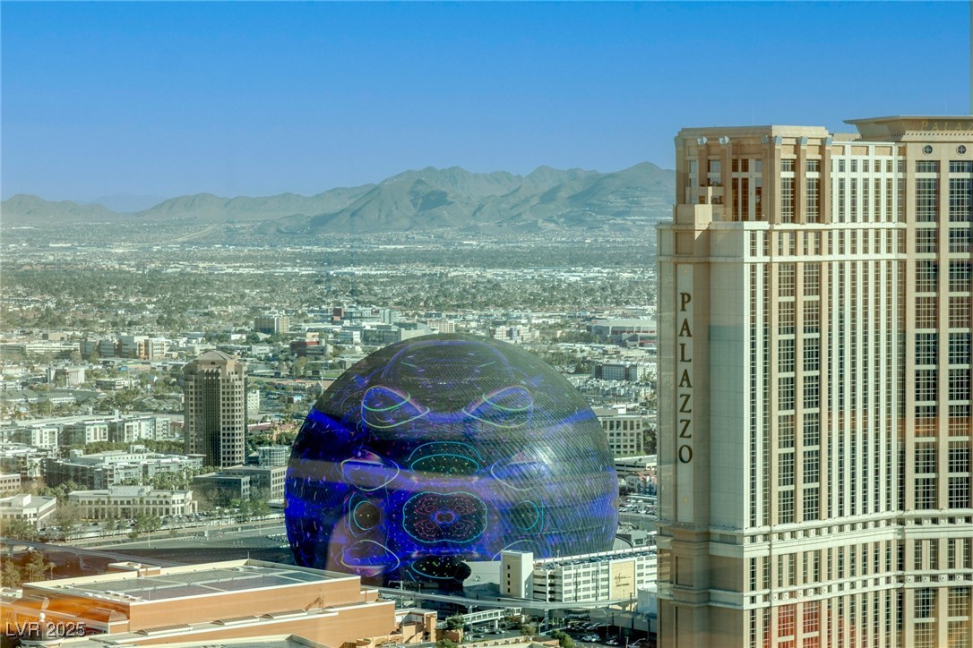 2000 FASHION SHOW Drive 6109