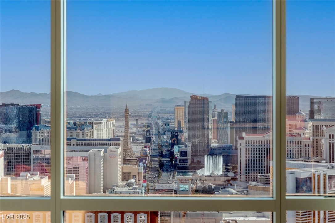 2000 FASHION SHOW Drive 6109