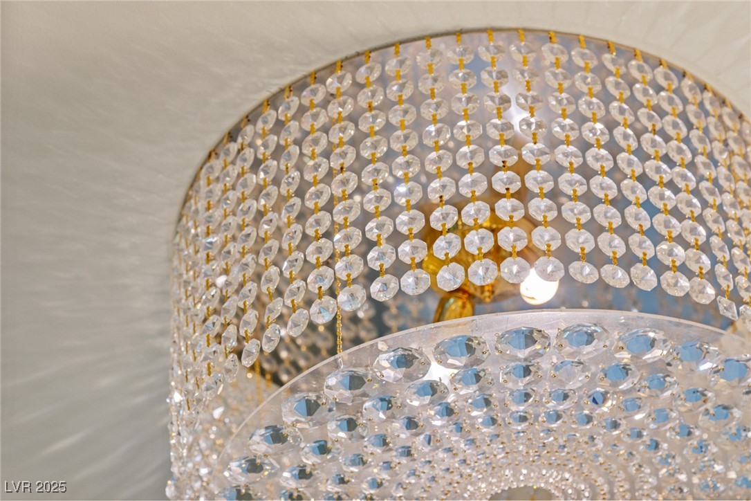 2000 FASHION SHOW Drive 6109