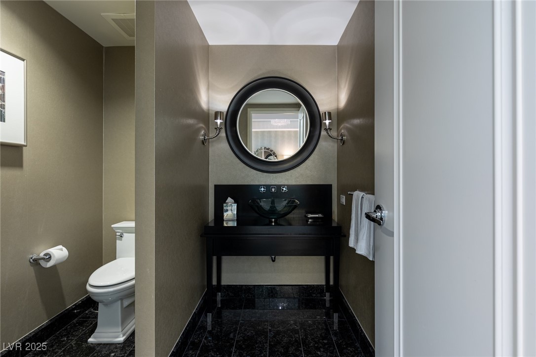 2000 FASHION SHOW Drive 6109