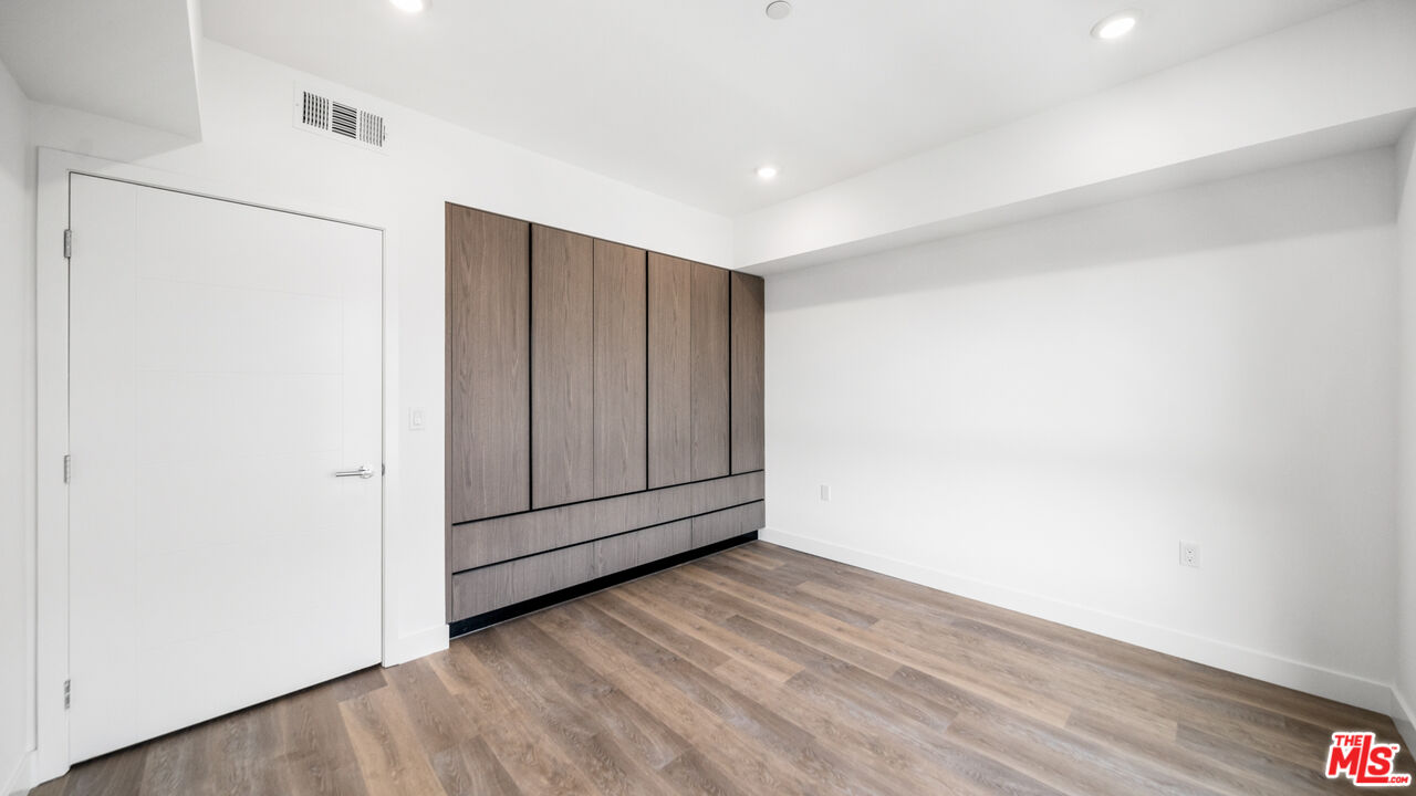 5153 Maplewood Ave Unit: 107