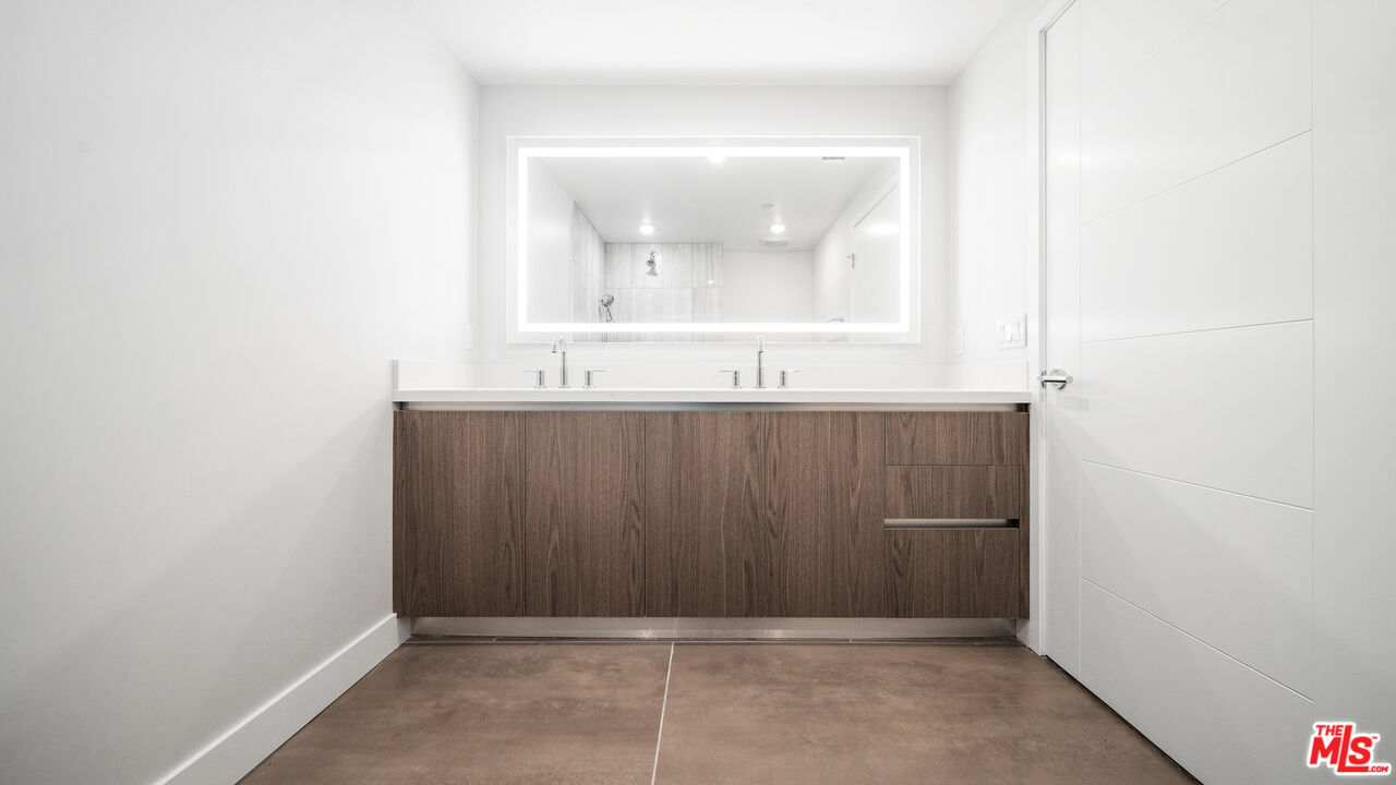 5153 Maplewood Ave Unit: 107