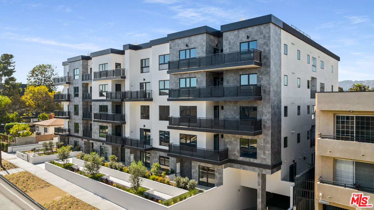 5153 Maplewood Ave Unit: 107