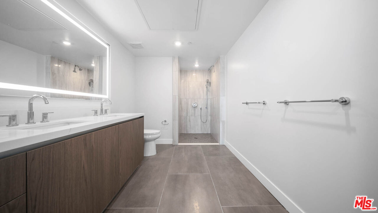 5153 Maplewood Ave Unit: 107
