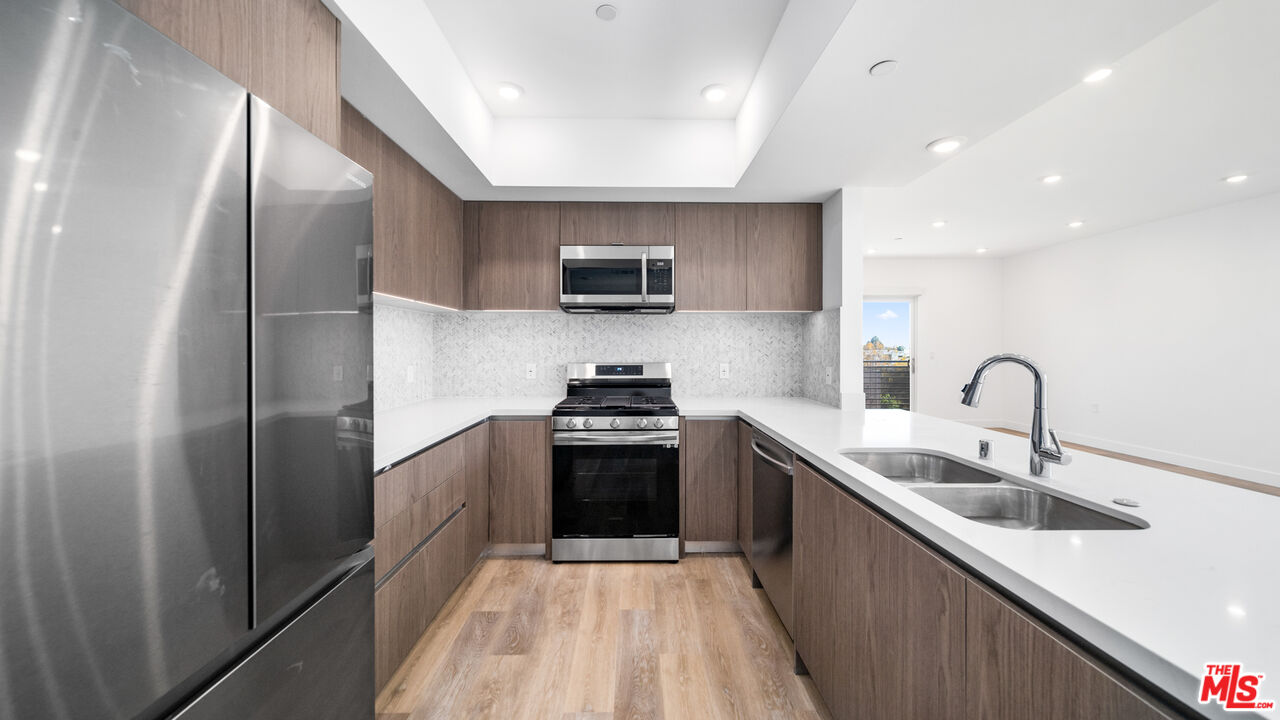 5153 Maplewood Ave Unit: 107