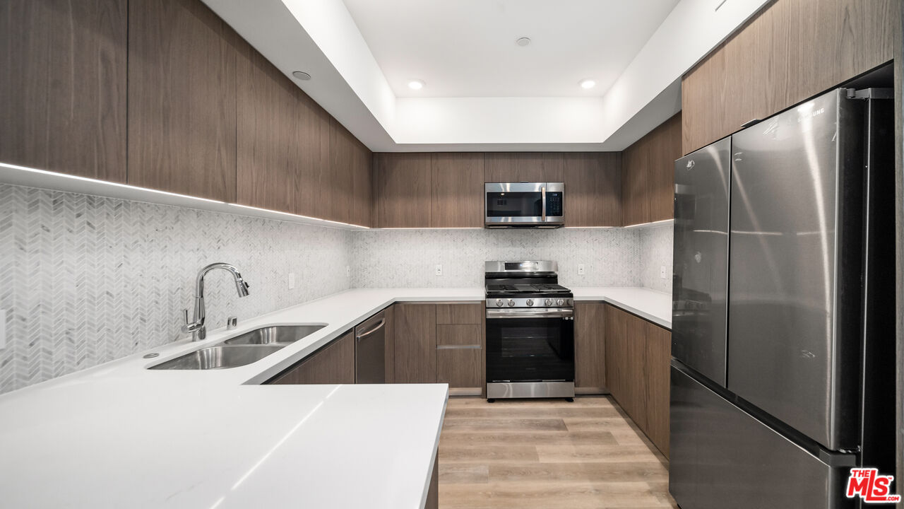 5153 Maplewood Ave Unit: 107