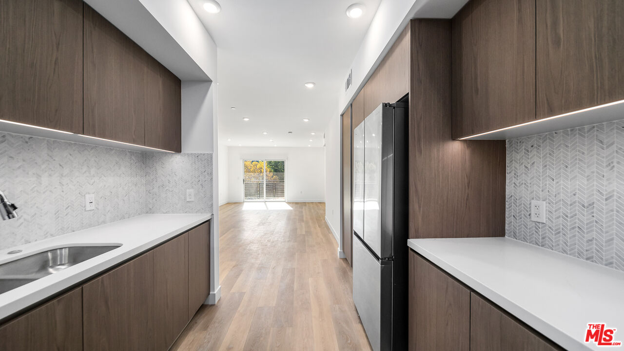 5153 Maplewood Ave Unit: 107