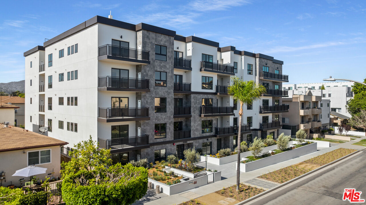 5153 Maplewood Ave Unit: 107