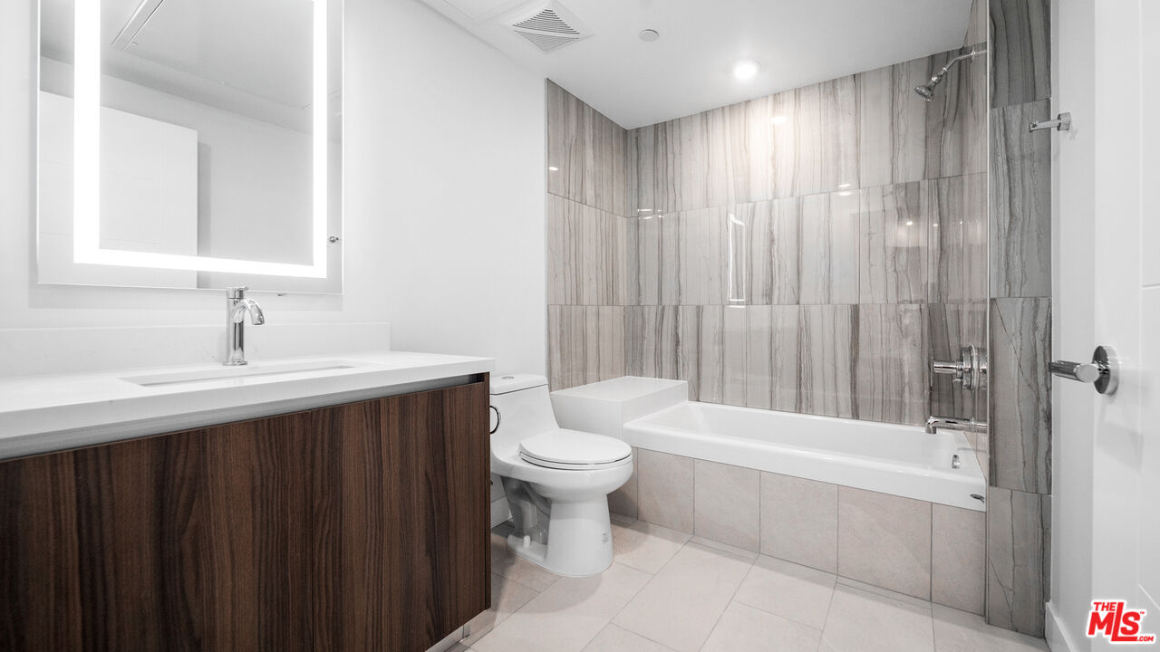 5153 Maplewood Ave Unit: 107