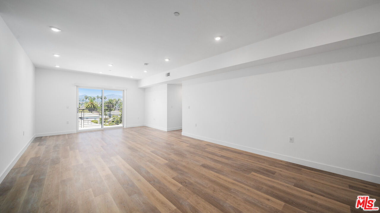 5153 Maplewood Ave Unit: 107