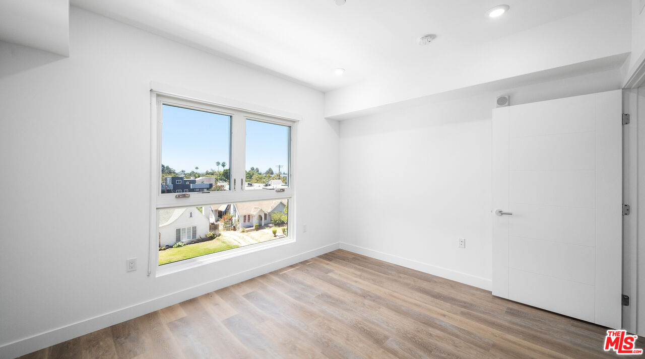 5153 Maplewood Ave Unit: 107