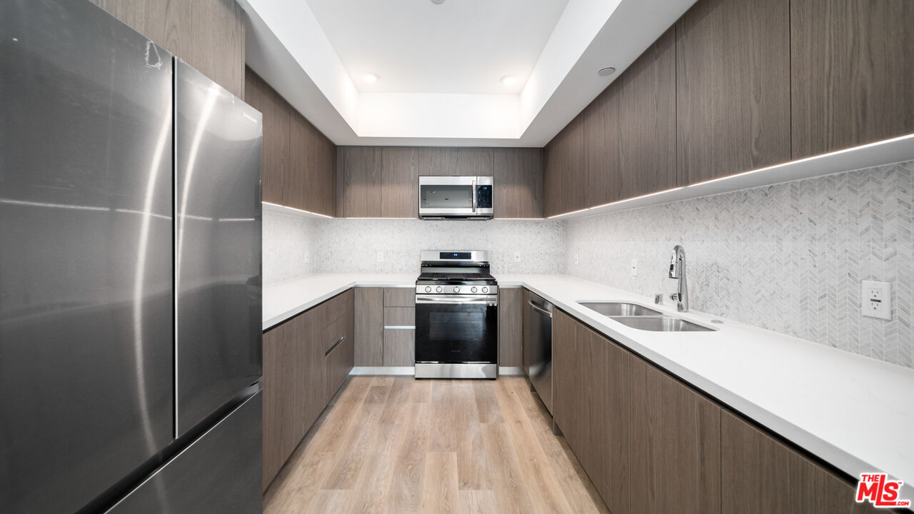 5153 Maplewood Ave Unit: 107