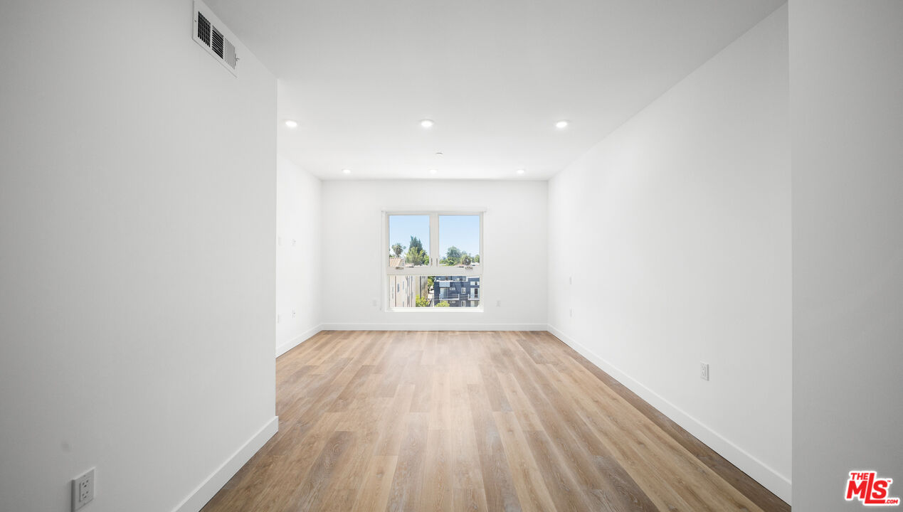 5153 Maplewood Ave Unit: 107