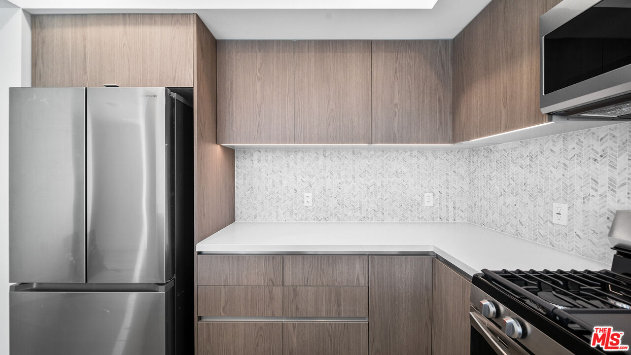 5153 Maplewood Ave Unit: 107
