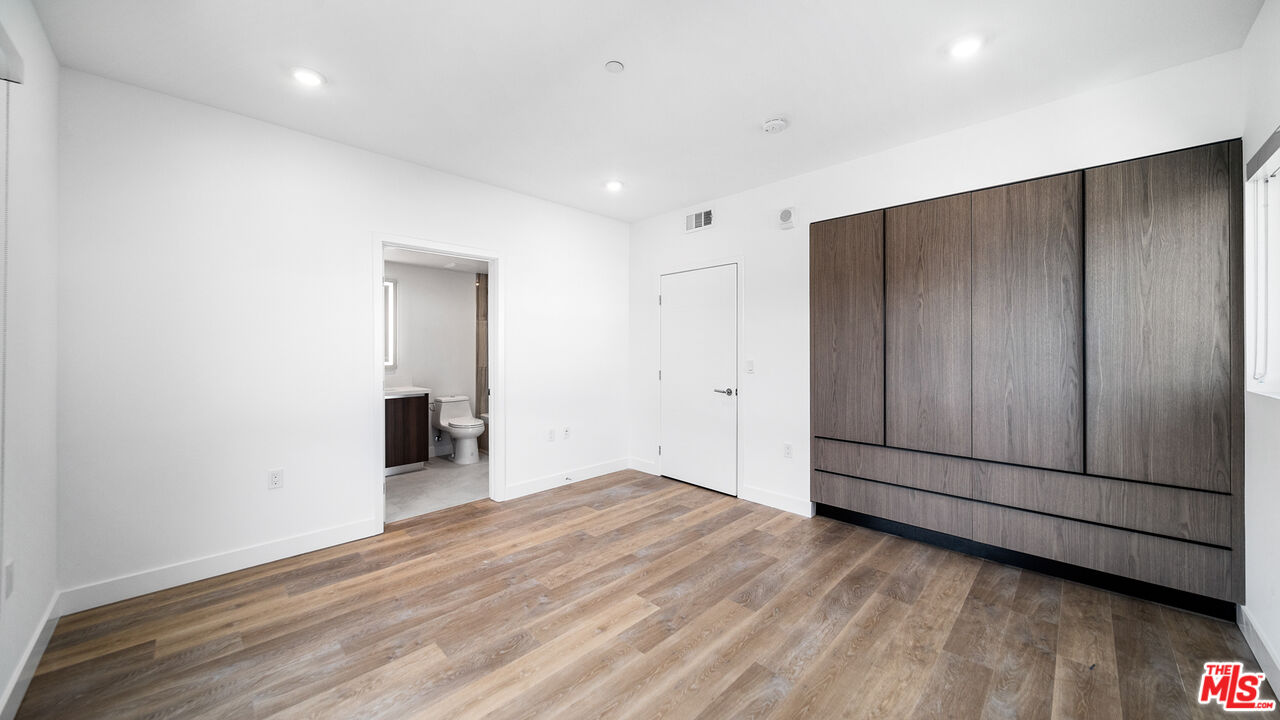5153 Maplewood Ave Unit: 407