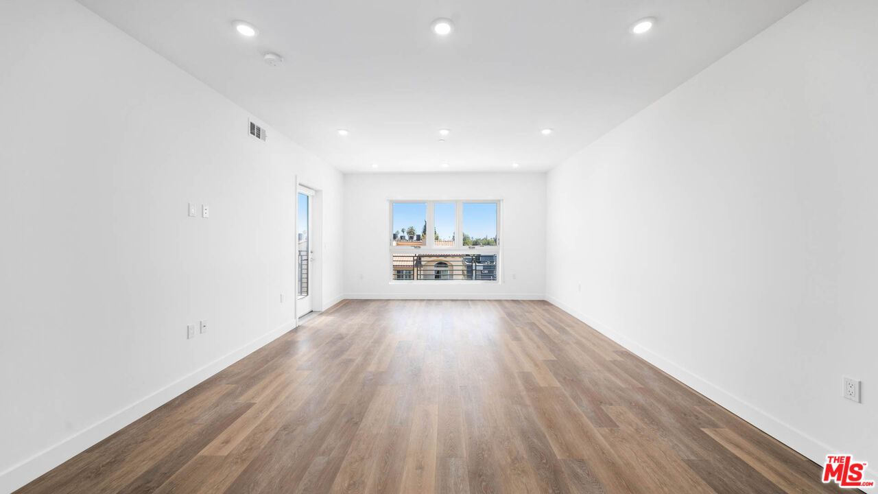5153 Maplewood Ave Unit: 407