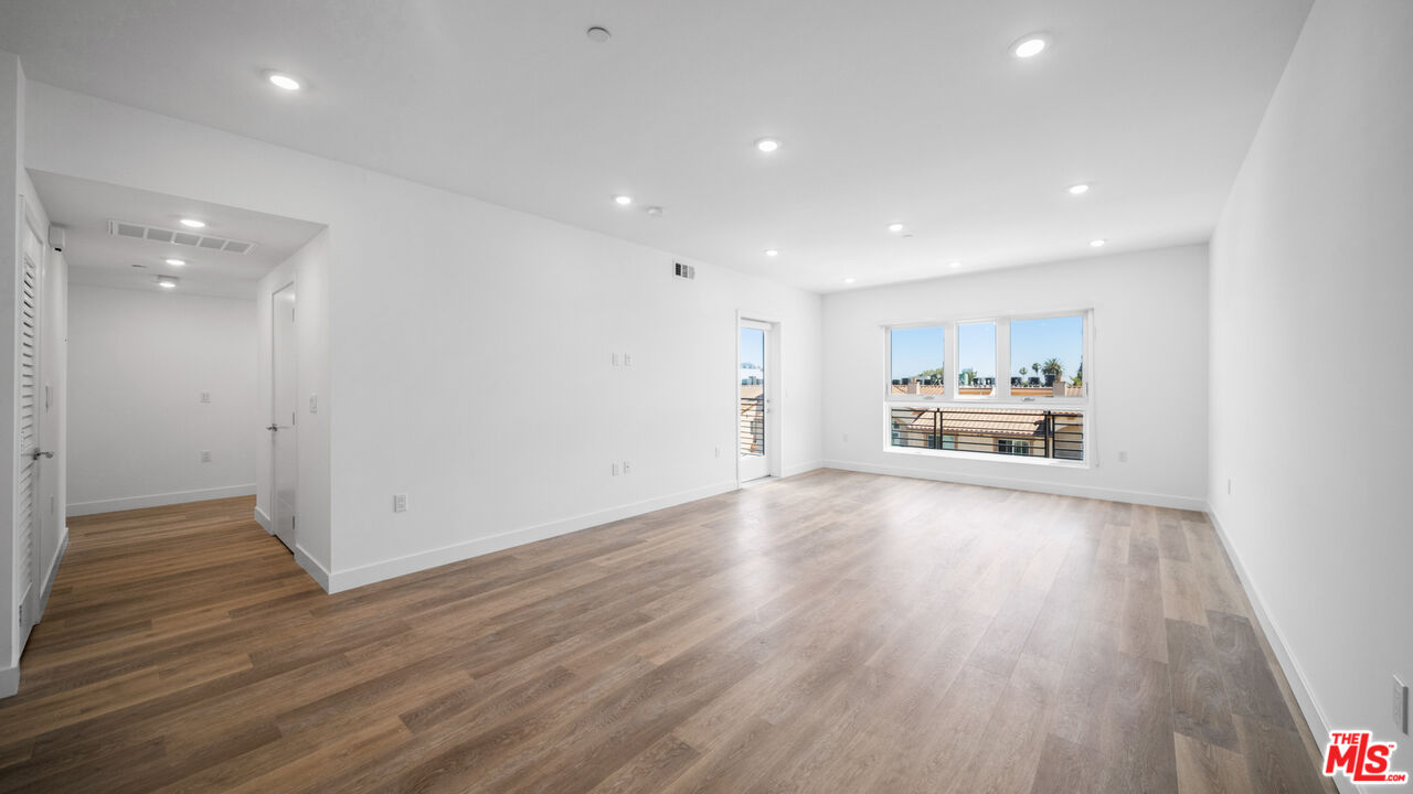5153 Maplewood Ave Unit: 407
