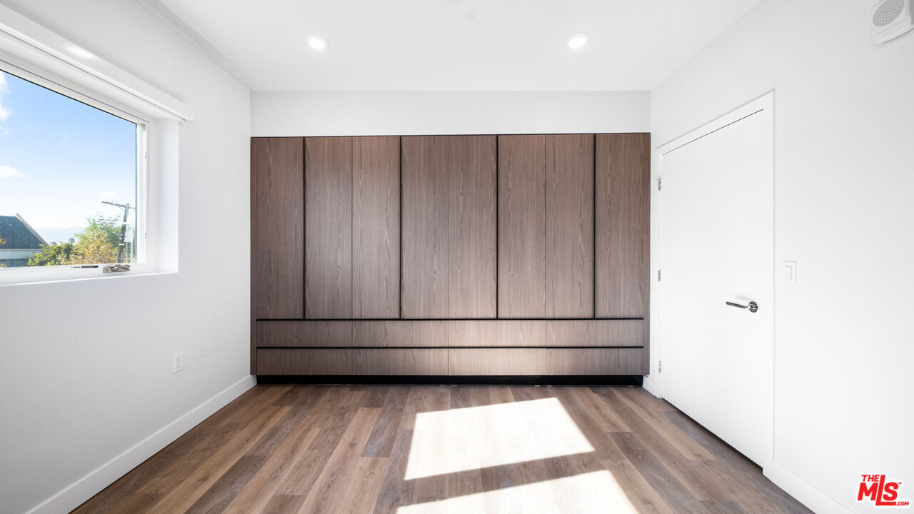 5153 Maplewood Ave Unit: 407