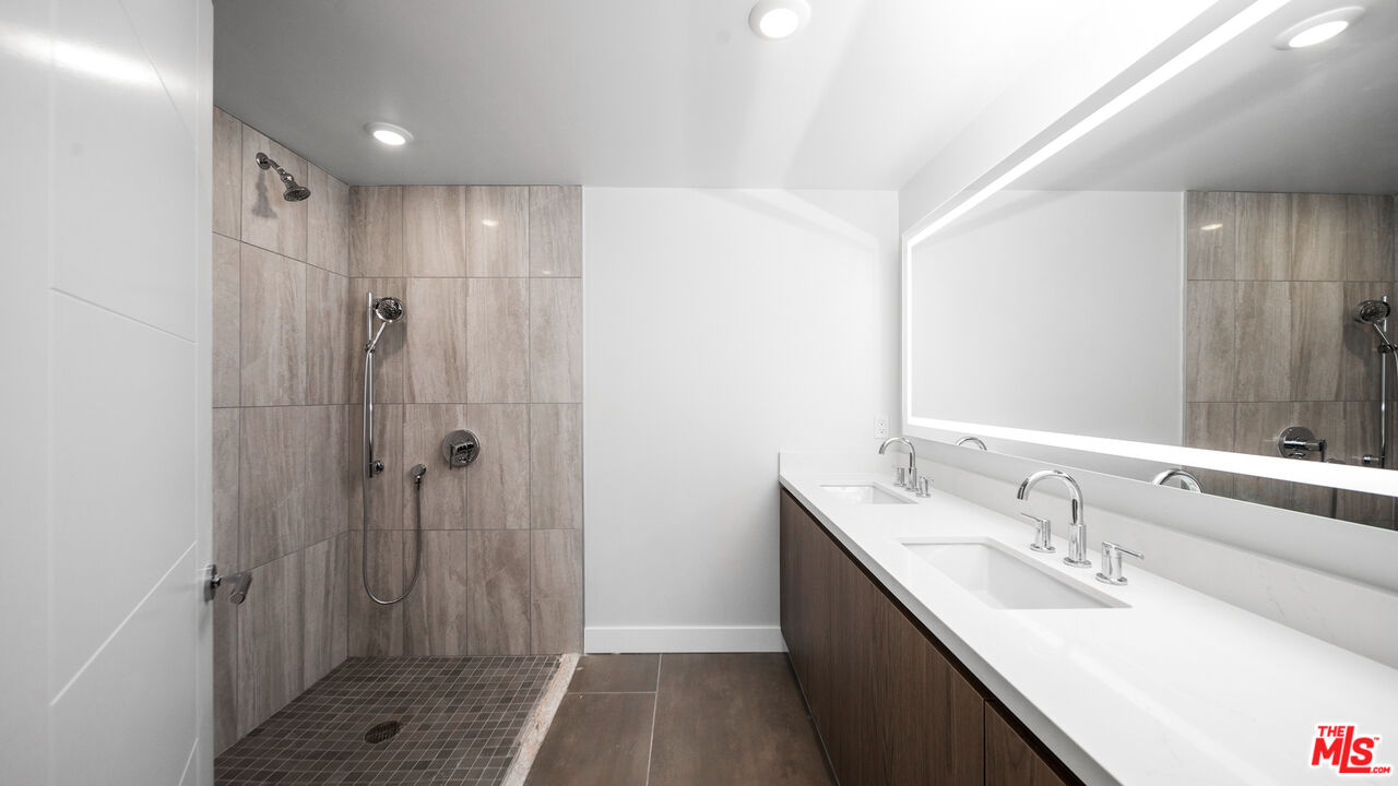 5153 Maplewood Ave Unit: 407