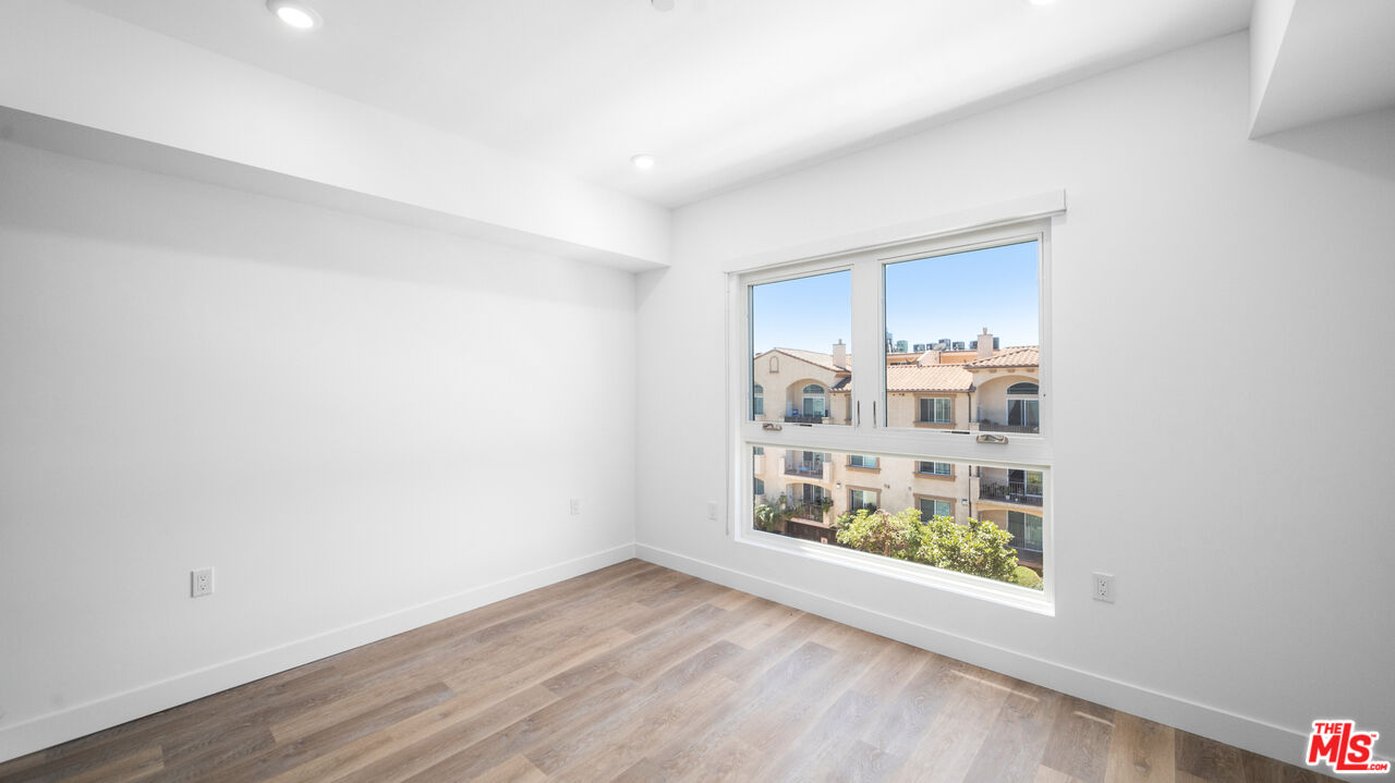 5153 Maplewood Ave Unit: 407