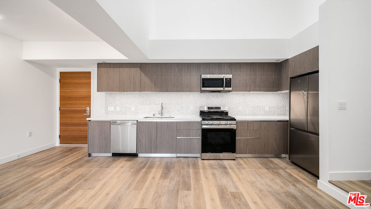 5153 Maplewood Ave Unit: 407