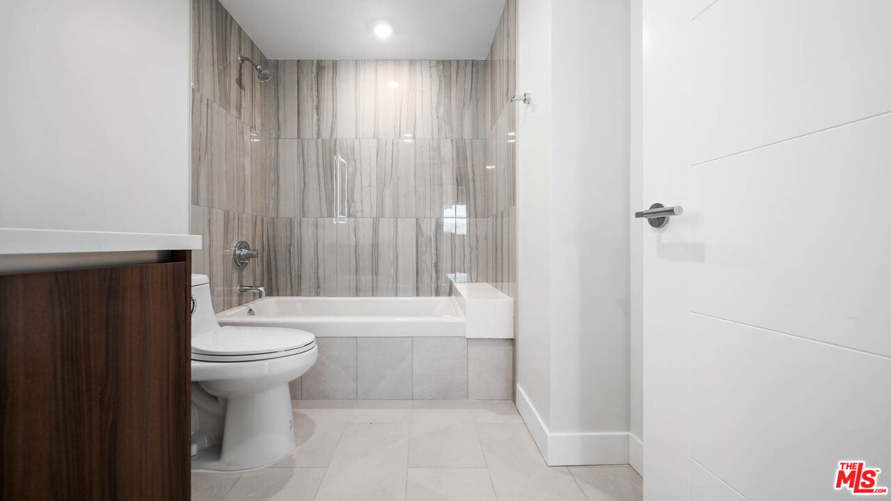 5153 Maplewood Ave Unit: 407